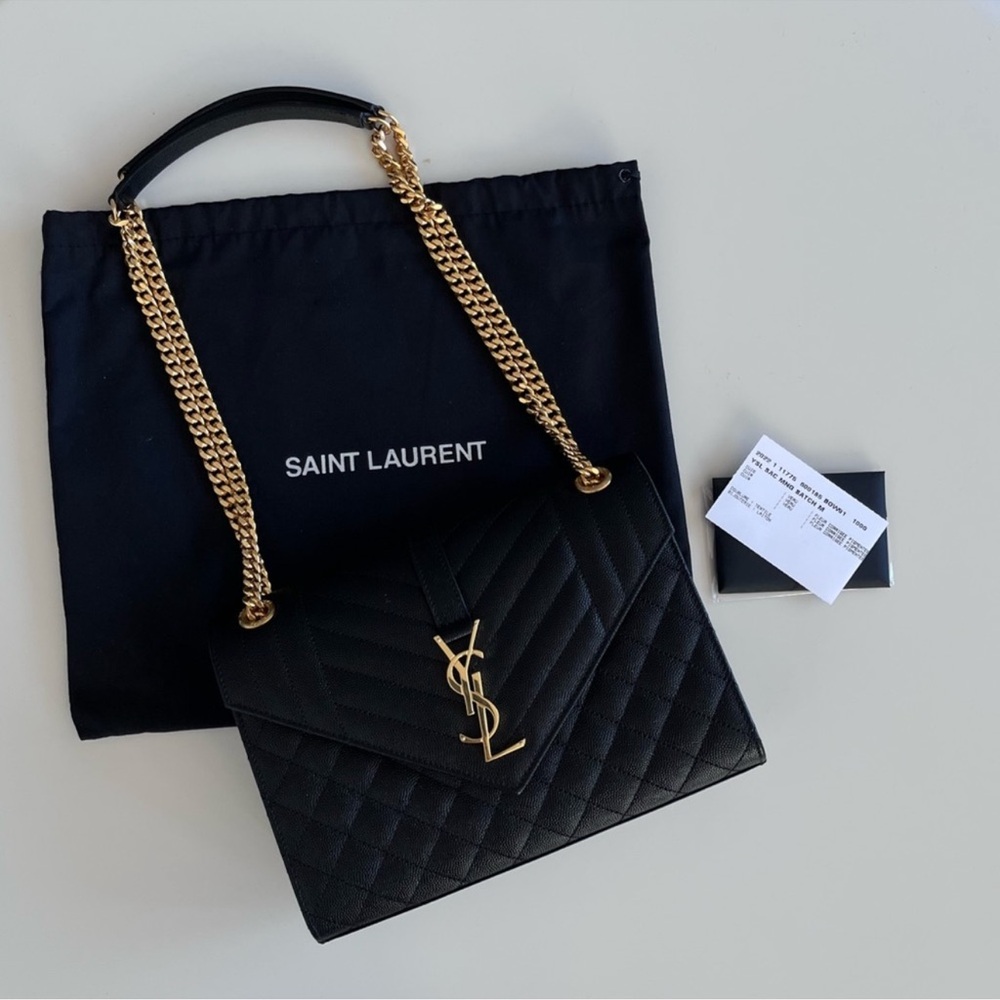 YSL ENVELOPE MEDIUM HANDBAG IN QUILTED GRAIN DE POUDRE EMBOSSED LEATHER NOIR